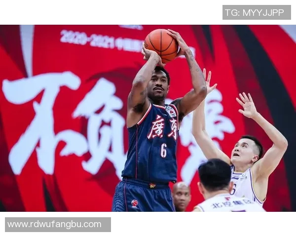 重庆足球队以55分领跑杯赛积分榜展现强劲实力和夺冠希望 重庆足球队以55分领跑杯赛积分榜展现强劲实力和夺冠希望